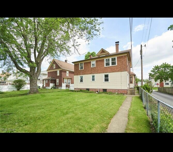 Building Photo - 1727 Woodland Ave NW