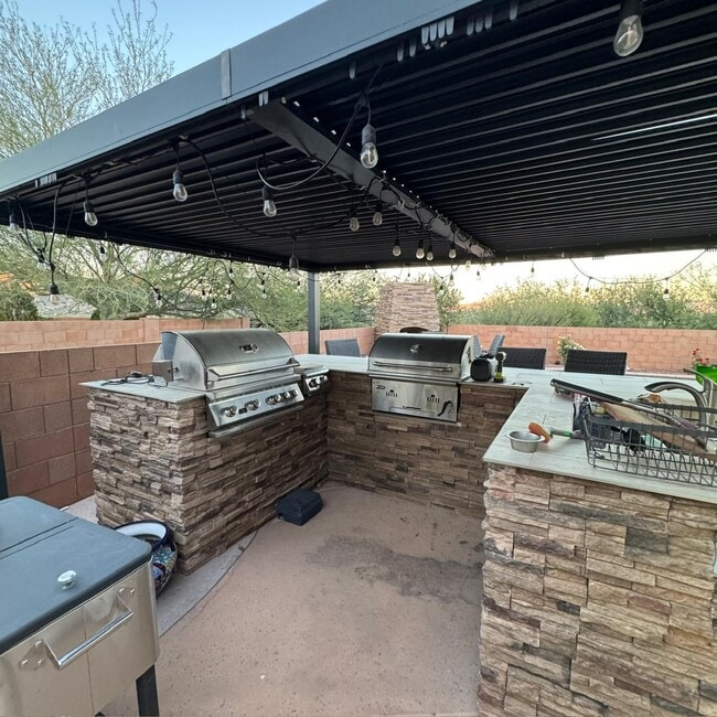 Building Photo - 1111 Vista De Los Alamos