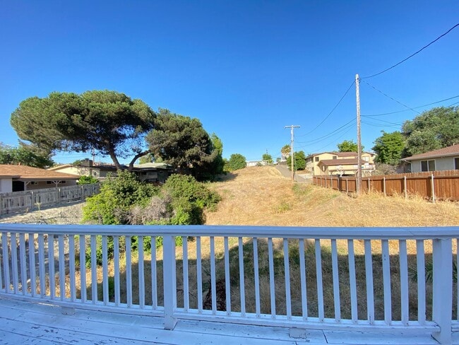 Building Photo - 7BD/3BA, Large Decks!
