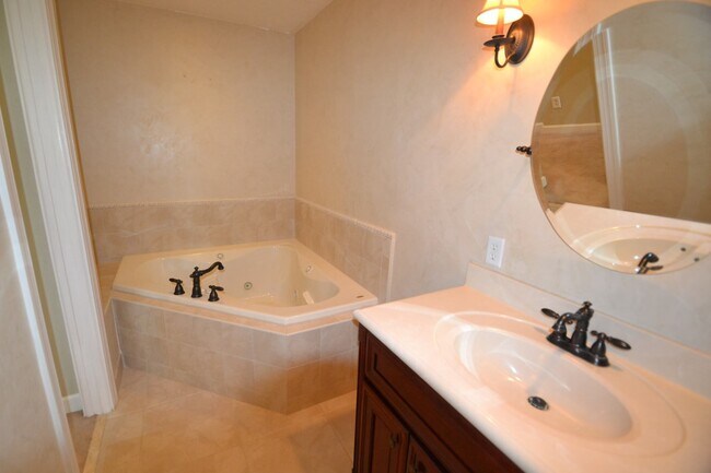 Building Photo - 3210 Buccaneer Rd
