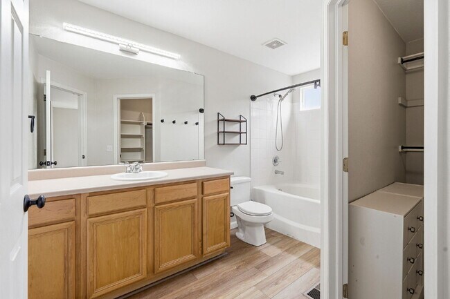 Building Photo - Welcome to this well-maintained 4-bedroom home in the heart of Thornton!