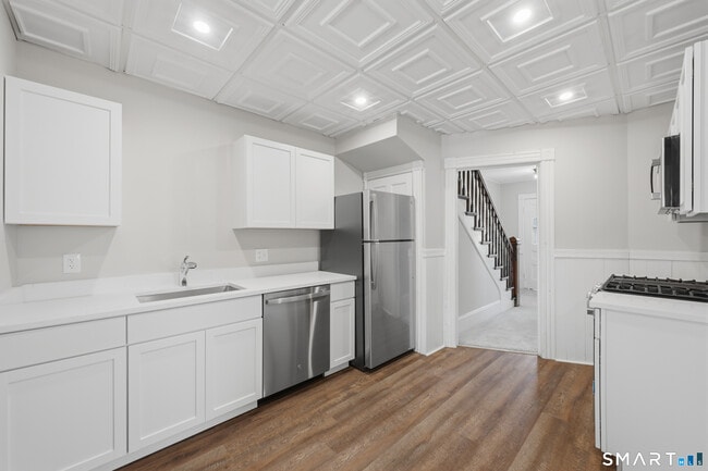 Building Photo - 45 Dunham St