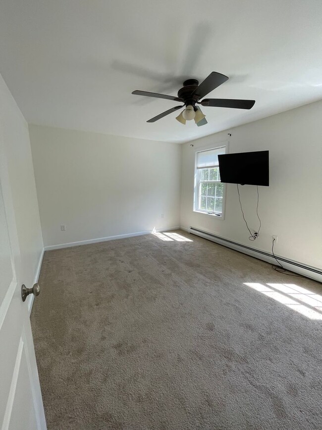 Building Photo - 7 Browns Freehold