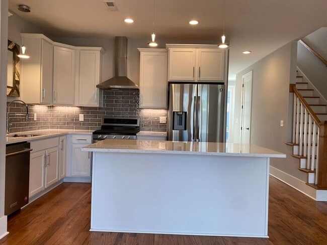 Building Photo - Newer Contruction - 3 Bed 3.5 Bath 3 Stories!