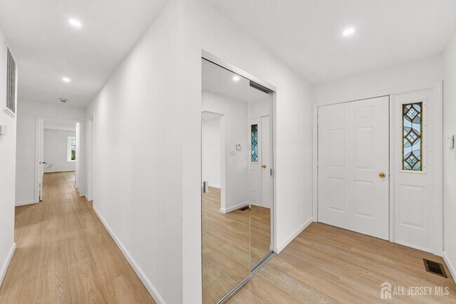 Building Photo - 29A Hillsborough Dr