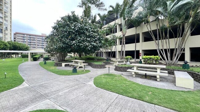 Building Photo - 3161 Ala Ilima St