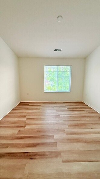 Building Photo - 3044 Westminster Dr
