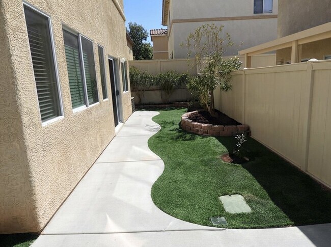Building Photo - 989 Grand Cerritos Ave