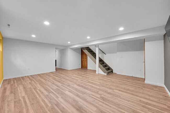 Building Photo - $2,895.00, 4 bed, 3.5 bath, located in Col...
