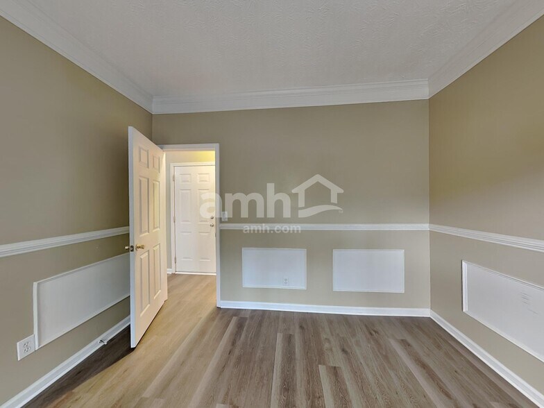 Building Photo - 875 Clairidge Ln