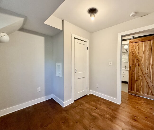 Building Photo - 574 Primitive St