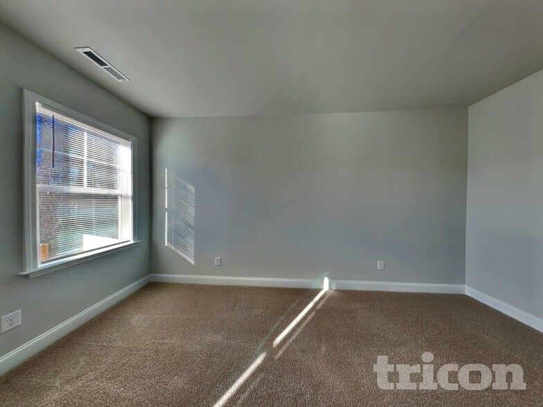 Building Photo - 165 Lynnridge Dr