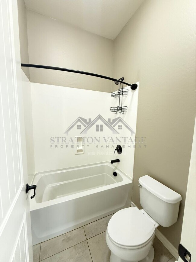 Building Photo - 4032 S Pleasant Pl