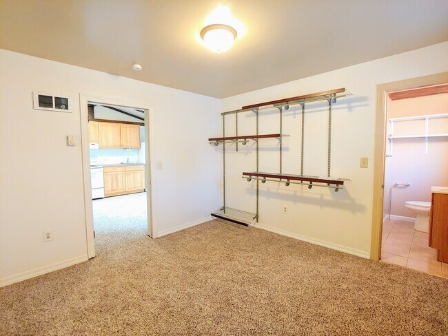 Building Photo - 258 E Newton St