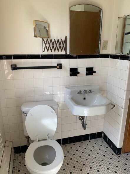 Building Photo - 1126 Vilas Ave