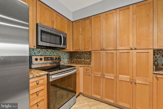Building Photo - 3101 N Hampton Dr