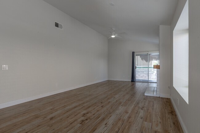 Building Photo - 27263 Family Cir