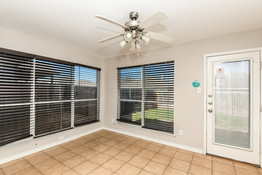 Building Photo - 840 Poncho Ln