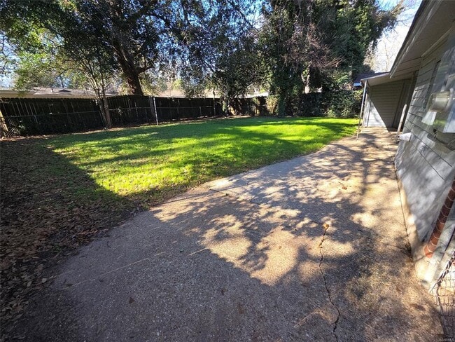 Building Photo - 157 Eton Rd