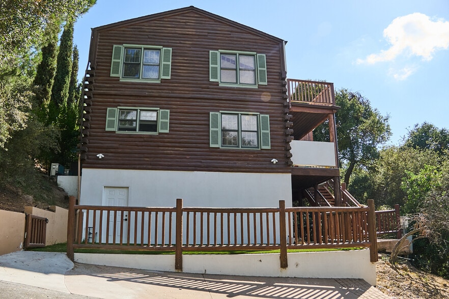 Building Photo - 373 Loftyhill Dr