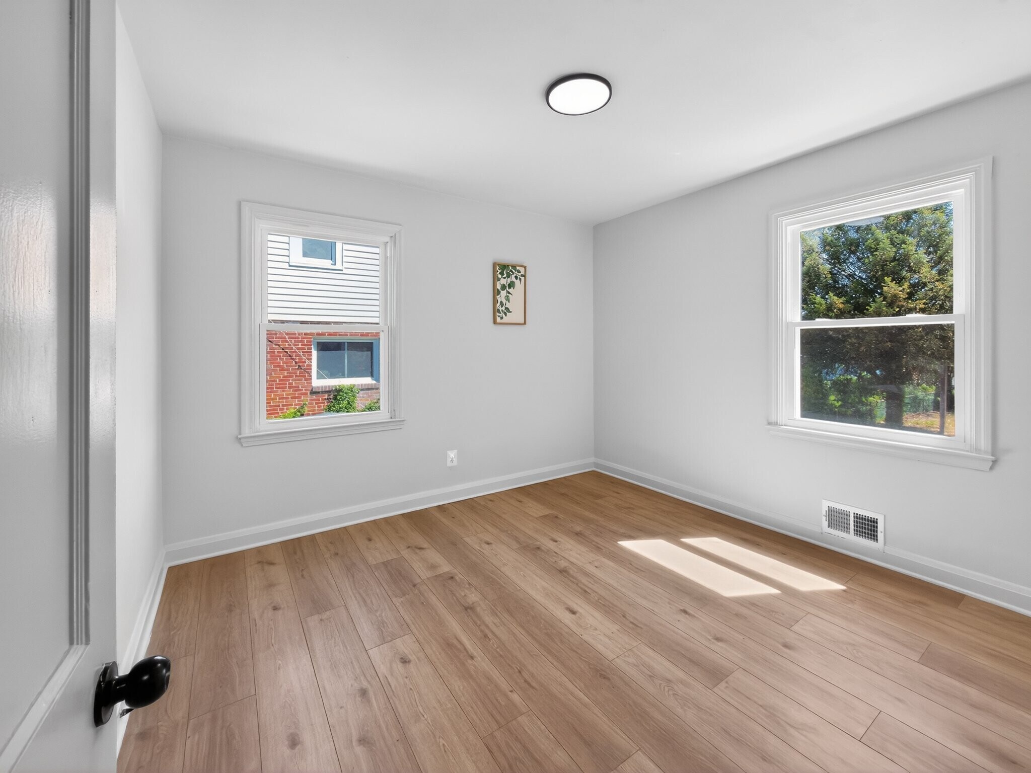 Building Photo - 101 Elinor Ave