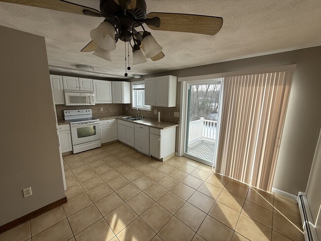 Building Photo - 59 Elm St