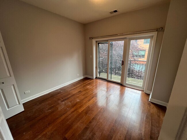 Building Photo - 1537 N Milwaukee Ave