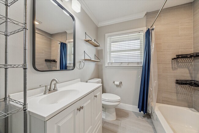 Building Photo - 4118 Gardendale Dr