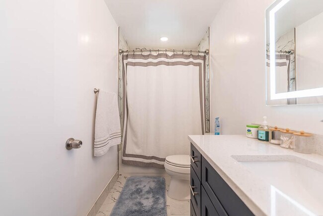 Building Photo - 5290 Pine Tree Dr
