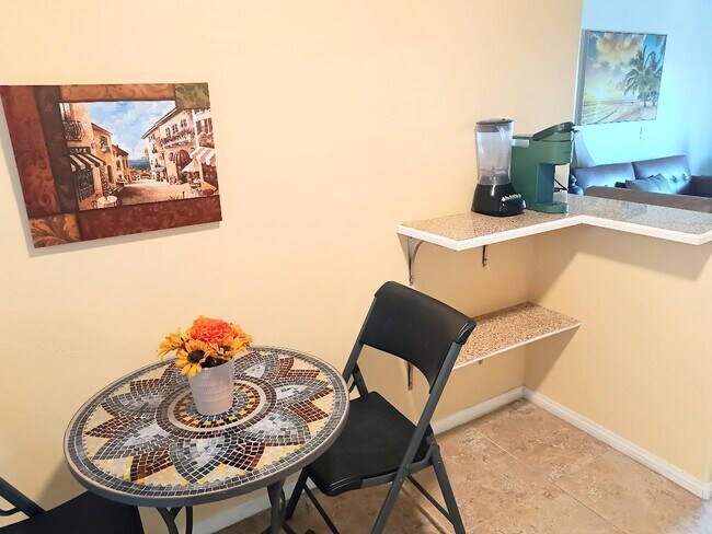 Building Photo - 1620-1624 York Dr