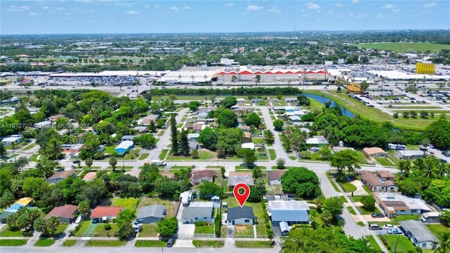 Building Photo - 3331 NW 8th Pl