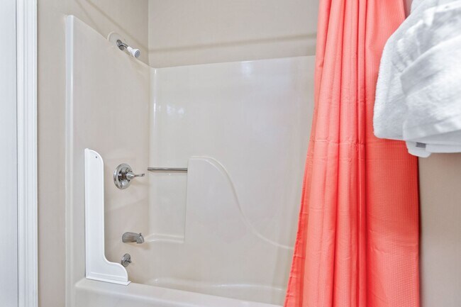 Building Photo - Fully Furnished W/ All Utilities Included! Seasonal Rental available 11/30/25-3/31/26