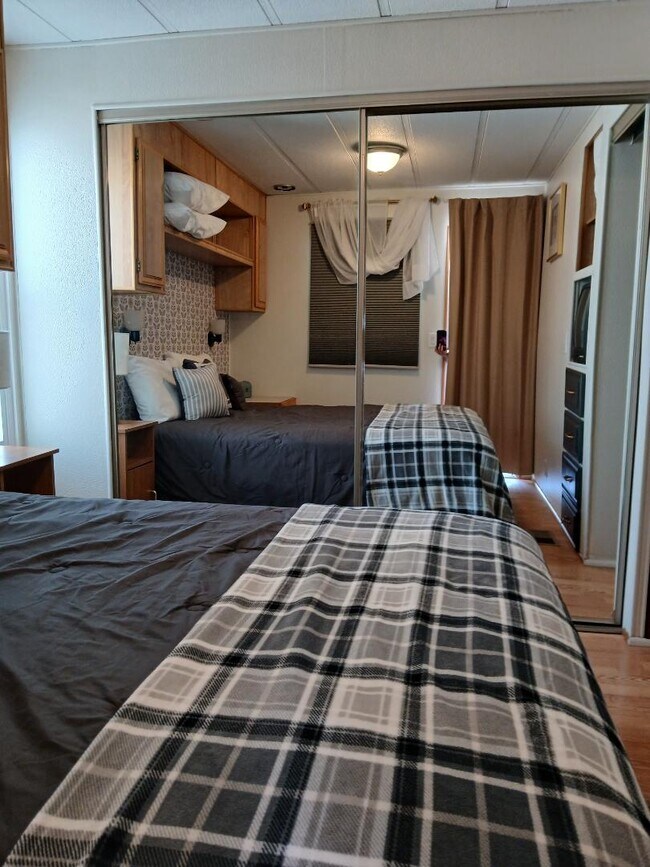 Building Photo - 9797 E 32nd St