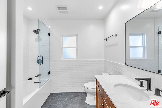 Building Photo - 3062 Field Ave