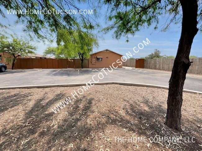 Building Photo - 1421 S Park Ave