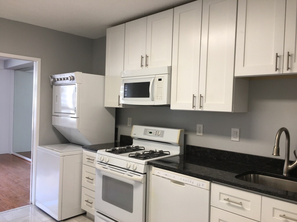 Building Photo - 3705 S George Mason Dr