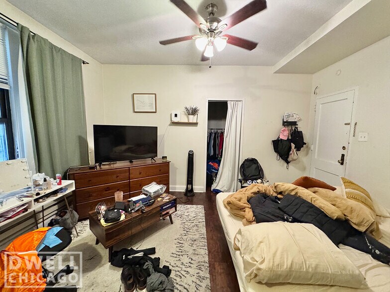 Primary Photo - 3346 N Marshfield Ave
