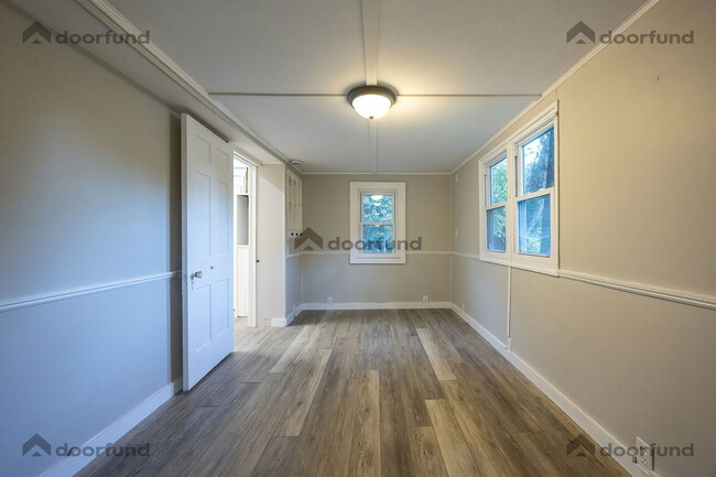 Building Photo - 5 Forrest Rd