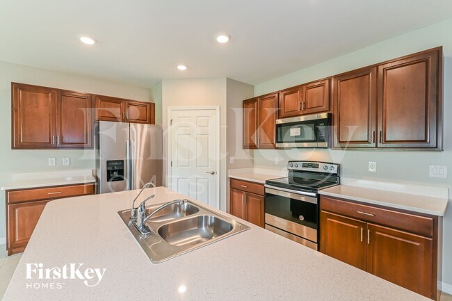 Building Photo - 2820 NW 21st Ave