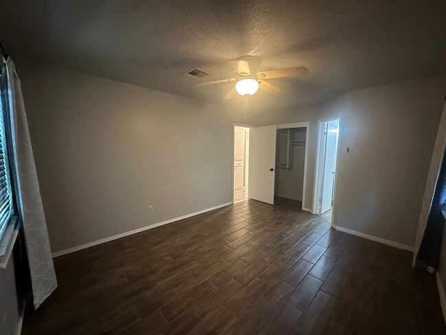 Building Photo - 312 S Avery Dr