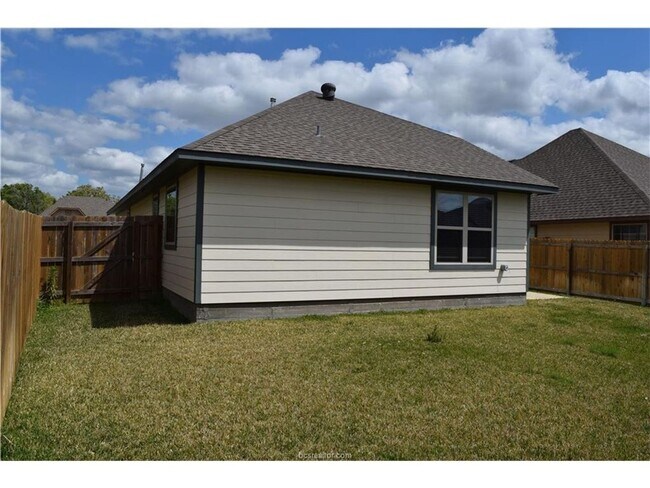 Building Photo - Stunning 3 Bed, 2 Bath in Creek Meadows!