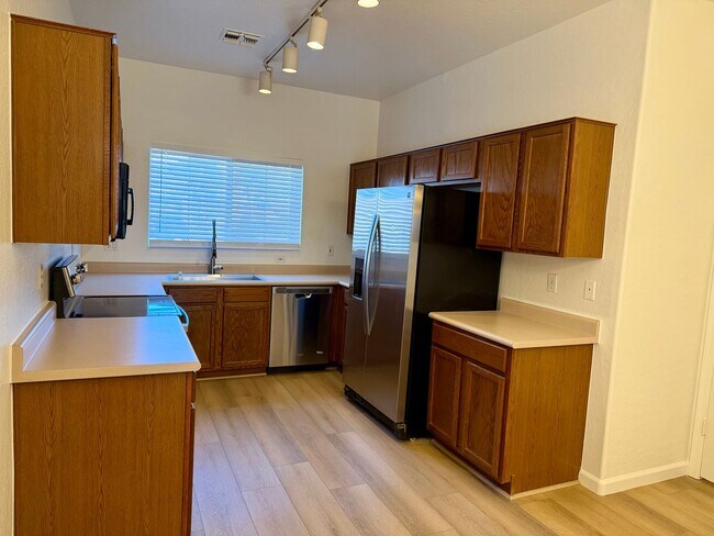 Building Photo - Gilbert 3 Bed, 2 Full Bath Single Story Home