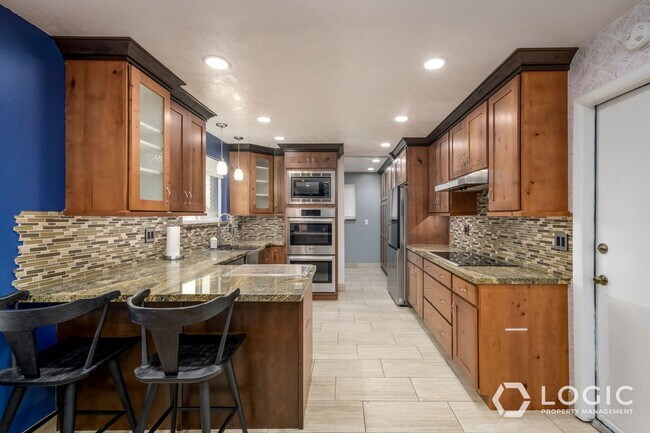 Building Photo - 2718 Ferron Dr