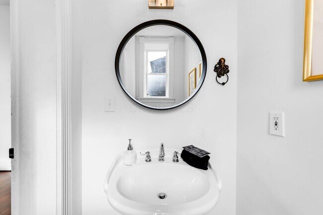 Building Photo - 1187 S High St