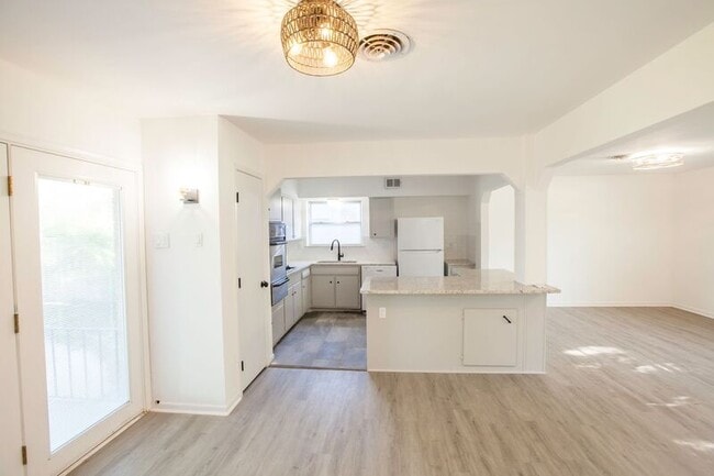 Building Photo - 3503 Loganwood Dr