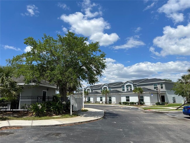 Building Photo - 2033 Claudia Ln