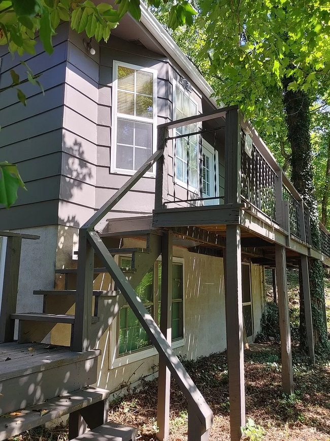 Building Photo - IRONTON - 2 bed with full basement, Nice L...