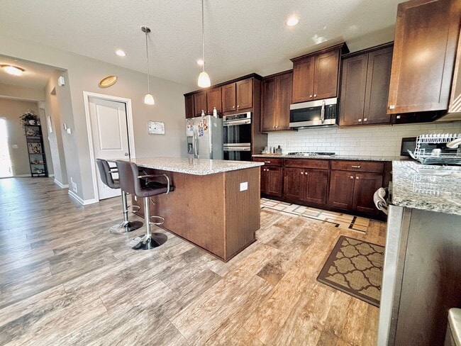 Building Photo - Solar Home!  Beautiful 4bed/3bath Single Family Home in Shakopee