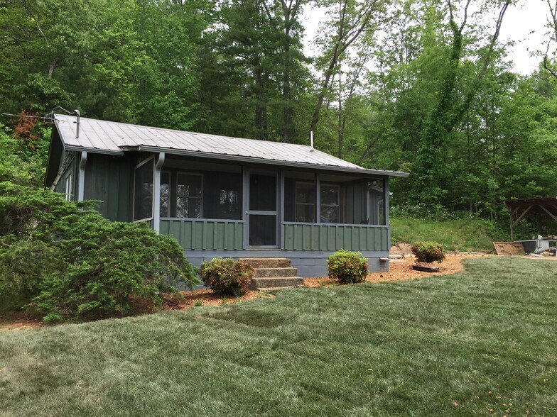 screen porch from outside - 3837 Old Hendersonville Highway