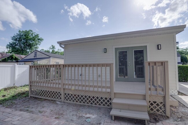 Building Photo - 1033 N Hampton Ave